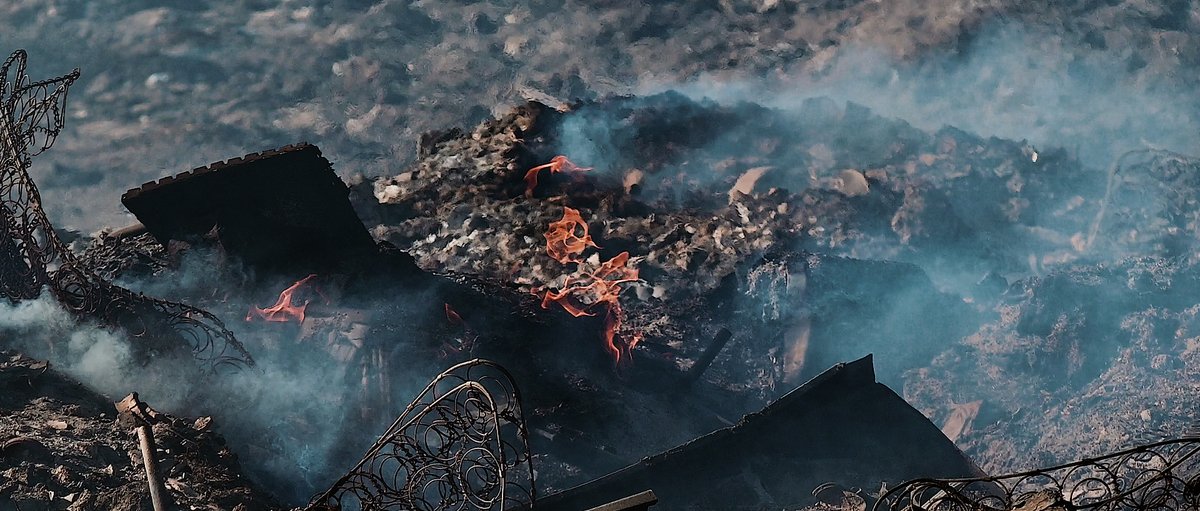 RichardZubelzu's tweet photo. El fuego no entiende de ideologías, pero sí deja preguntas incómodas
Arrancamos el rodaje de ‘La Huella del Fuego’: venimos a escuchar a quienes lo conocen desde dentro, lejos de titulares y culpables
El verdadero desafío no es contar el último incendio, sino evitar el siguiente https://t.co/K6v2vhLR1V