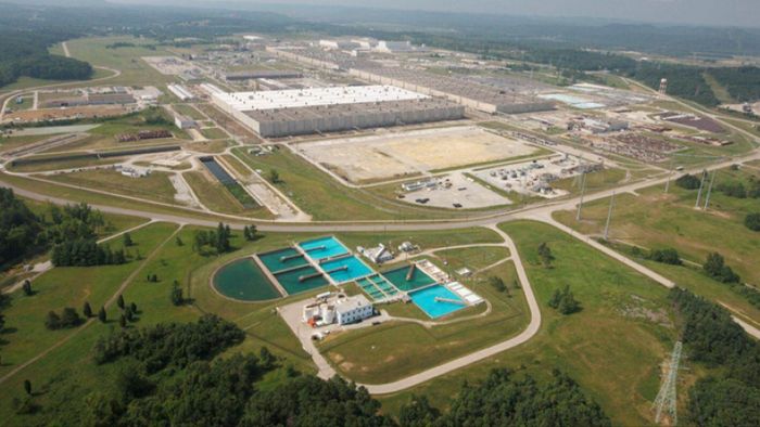 Lance_Edelman's tweet photo. Nvidia Weighs $250 Billion Backstop For OpenAI's Gargantuan Ohio Data Center Campus - https://t.co/aELSJhjR3x AI genaI IT Tech https://t.co/U2Ol2R3gIV