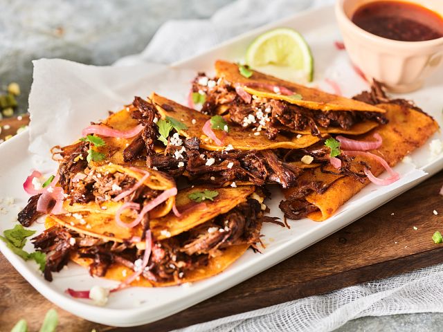 Beef's tweet photo. Shake things up on #TacoTuesday with one of our go-to taco recipes!

Check out the collection here: https://t.co/jtCr4SmH9o

#BeefFarmersAndRanchers https://t.co/pqzmuTE3yx