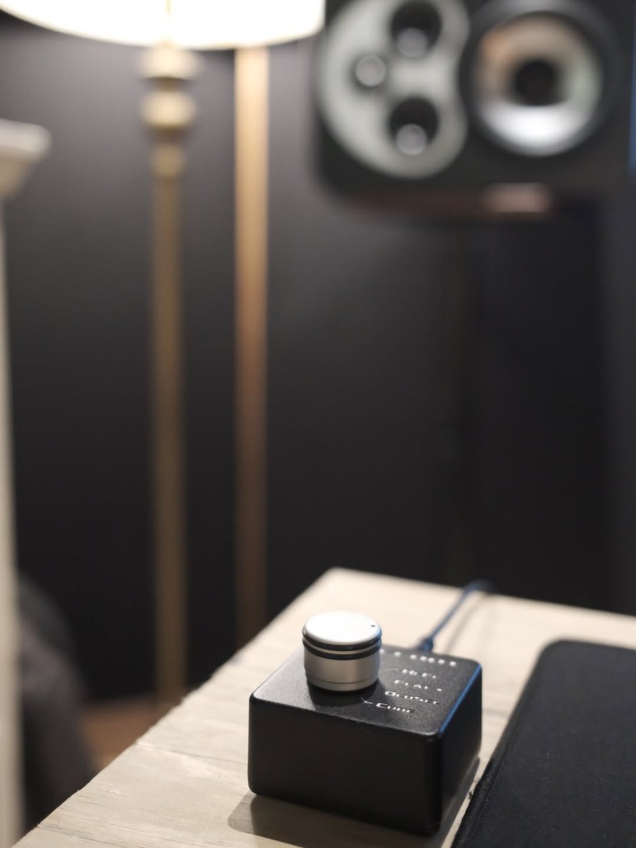 BarefootSound's tweet photo. Welcome to the family @mixedbyshinobi
•
Welcome home @barefootsound Micromain45! 
What a lovely pair . 👌
A new realm unlocked. 

#barefootsound #micromain45 #mixingandmastering #masteringstudio #recordingstudio https://t.co/oTr9TJlaF9