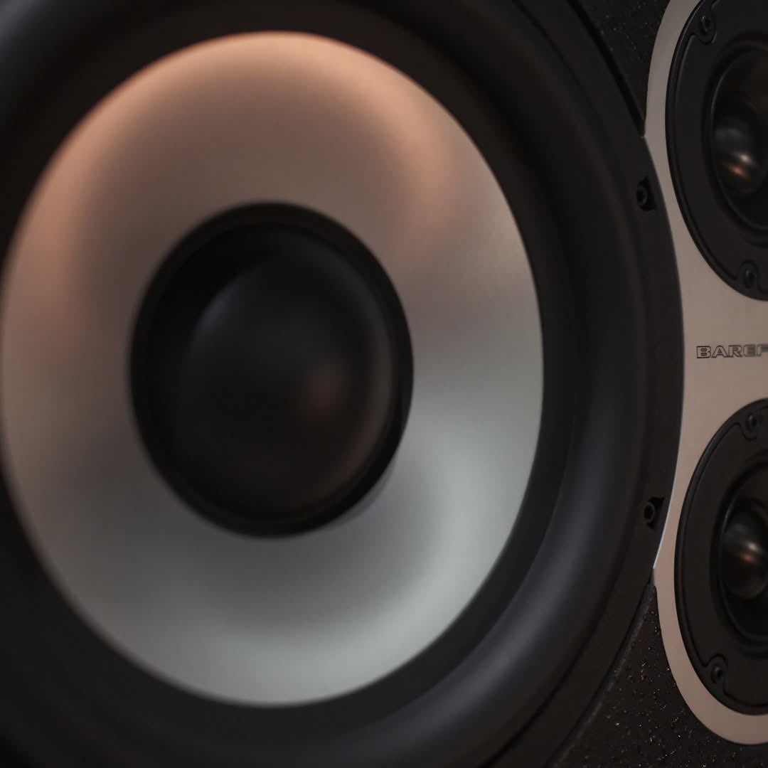 BarefootSound's tweet photo. Welcome to the family @mixedbyshinobi
•
Welcome home @barefootsound Micromain45! 
What a lovely pair . 👌
A new realm unlocked. 

#barefootsound #micromain45 #mixingandmastering #masteringstudio #recordingstudio https://t.co/oTr9TJlaF9