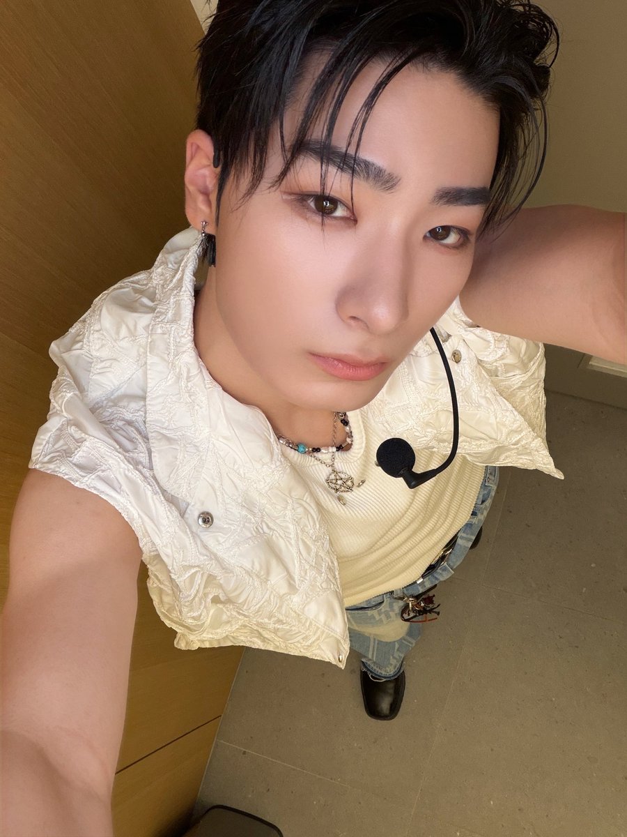 Big_O_cean's tweet photo. a show before the show?

#BigOcean #빅오션 
#chanyeon #pj #jiseok https://t.co/3Ik2r9dYR9