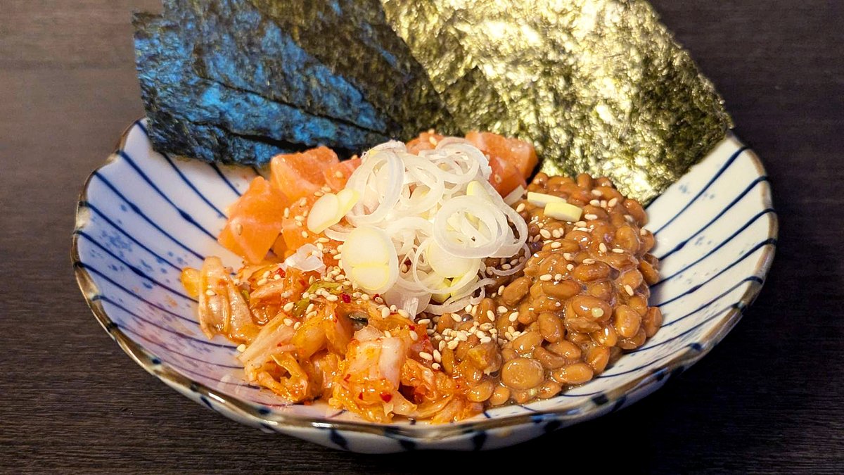 tppptweet's tweet photo. サーモンキムチ納豆で乾杯！ https://t.co/9W313uOHRj
