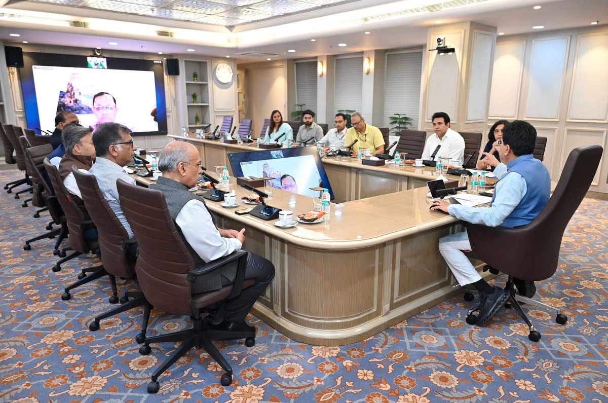 PiyushGoyal's tweet photo. Held a productive interaction with the delegation of the Indian Pharmaceutical Alliance (IPA), led by its President, Dr. Sharvil Patel.

Discussed opportunities to further strengthen India’s pharma innovation ecosystem by attracting greater investments through enhanced R&D, clinical research, advanced therapeutics & greater industry-government collaboration.

Reiterated the Modi Government’s commitment to fostering a globally competitive & innovation-driven pharmaceutical sector while ensuring affordable healthcare.

@IPAOfficialPage