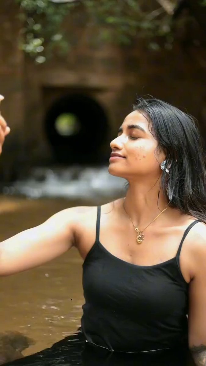 KaajiKing_'s tweet photo. 2000 rs bra time la irunthe ivalukkaga kulukkuren still veri adangala.. nara tamil thevdiya. Ootha nalla molu molu odamba vachukitu nalla mood yethura munda. Also her mental punda voice kettu kitte kulukum pothu oolu veri summa thalaiku yerum.. https://t.co/b3wGtW8hY7