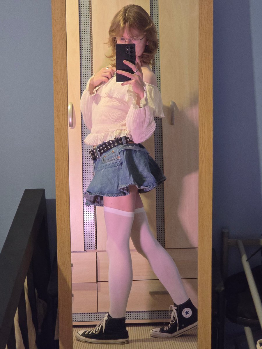wumyuus's tweet photo. Genuinely in love with this skirt rn https://t.co/519lebbyZB