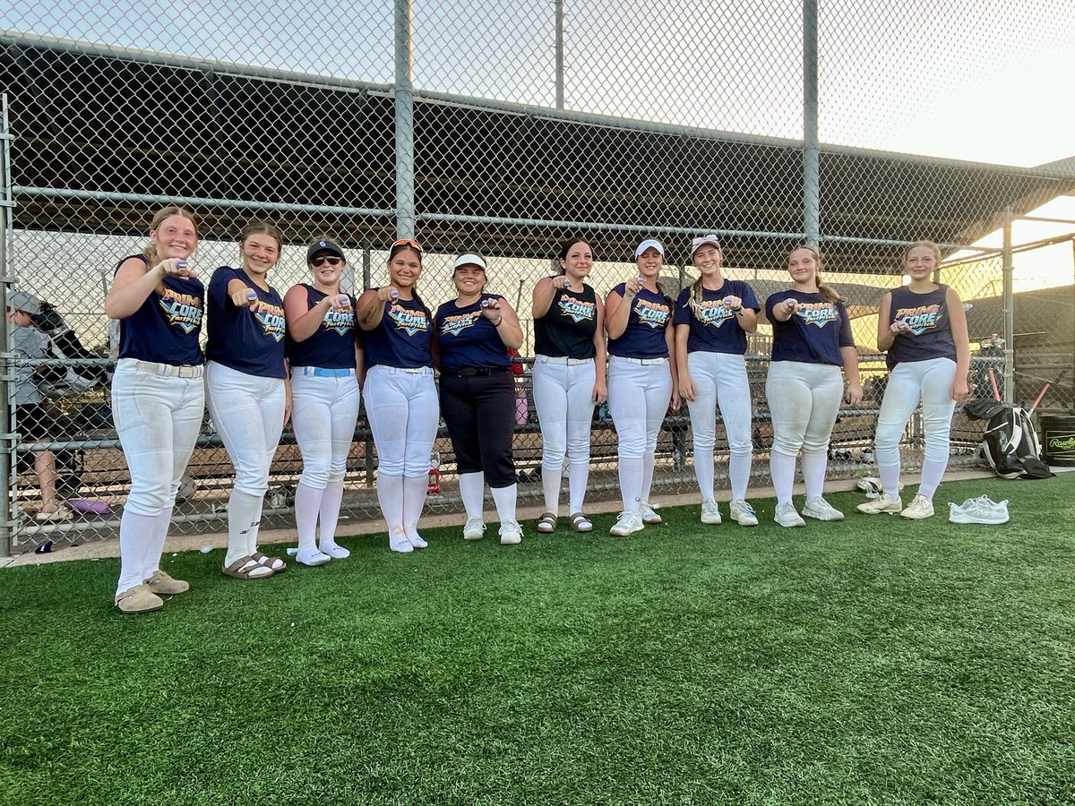 Rachel_Sommers5's tweet photo. Summer Exposure and Showcase! 🥎
Picked up with our 18u team to help out while they were down players. After a tough start, we battled back through 5 games to be runners up. Got reps at 3B, OF &amp; in the circle, contributing with 7 putouts, hits, stolen bases, and strikeouts! https://t.co/PPPewP3egr