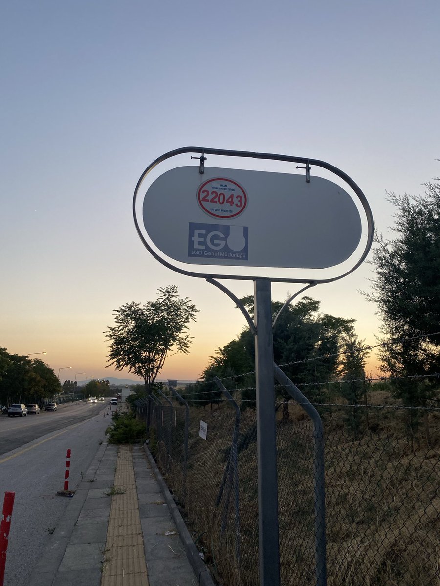 MstfMustafa06's tweet photo. @mavimasa @ankarabbld @mansuryavas06 Merhaba Çamlıca Mah. 148. Cadde üzerinde kaldırımlar çöp ve otlarla dolu. Yürüyüş yapamıyoruz. Temsan karşısında temizlenmesini rica ediyoruz. https://t.co/DtRzZXQN1Q