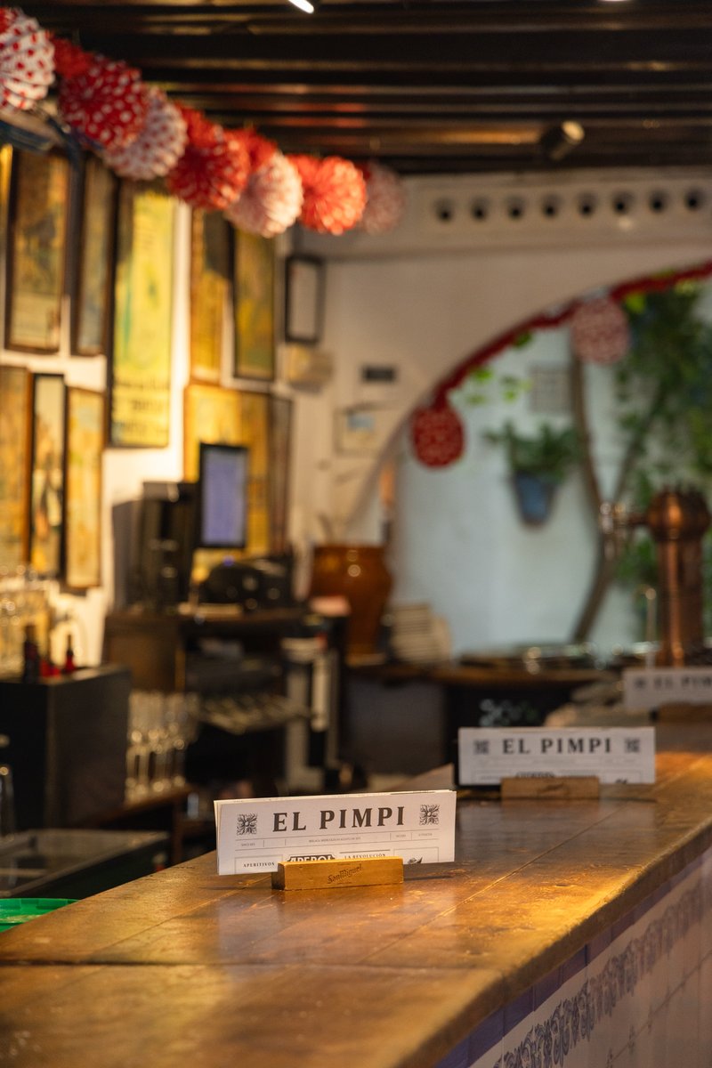 ElPimpiMalaga's tweet photo. Falta muy poco para la Feria, y la bodega ya empieza a notarlo.

Durante esos días no realizaremos reservas en el centro, pero seguiremos abiertos y la bodega estará vestida para la ocasión.

Si vienes a la Feria, acércate a vivir el ambiente con nosotros. https://t.co/4yaRgY9ozw