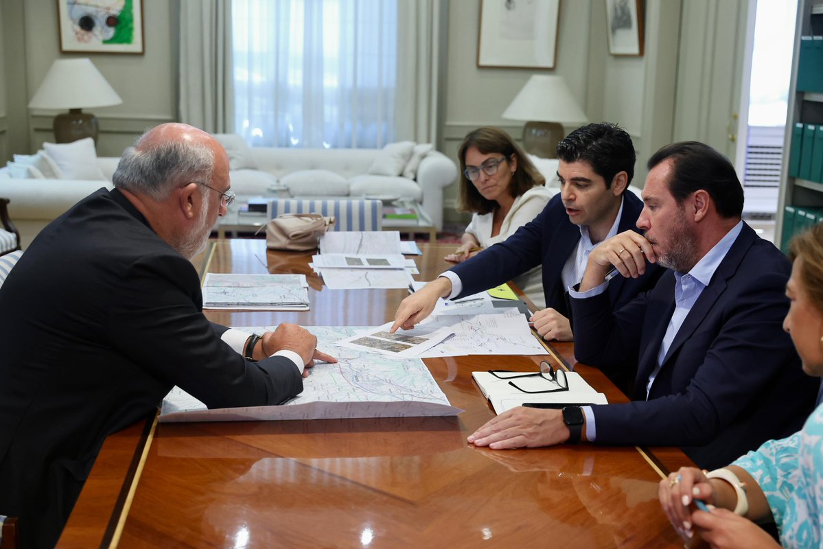 oscar_puente_'s tweet photo. Me he reunido con el Senador de Junts, Eduard Pujol Bonell, para analizar proyectos de infraestructuras en Cataluña con especial atención al área de Martorell y Vilafranca del Penedès. Siempre es interesante el contacto con los representantes más próximos al territorio para entender mejor los problemas y sus soluciones.