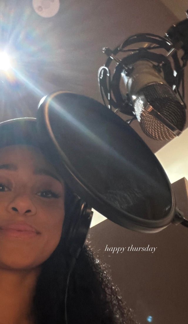 manzieitgirl's tweet photo. a reminder that manon worked hard for this era that she was forced out off, she was recording for it back in January &amp; was practicing pinky up choreo only for them to cut her off everything and have her lines re-recorded, they wasted her time &amp; hardwork &amp; lied about her health https://t.co/LART9EUljq