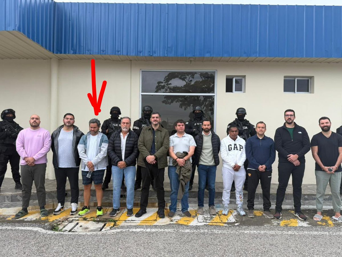 leparechi's tweet photo. @totoreyesb El Gerente General del Terminal Terrestre de Guayaquil, es Carlos Azanza íntimo amigo y socio de #Aquiles que también fue detenido en el operativo del #CasoTripleA https://t.co/gdFqMX2Svy
