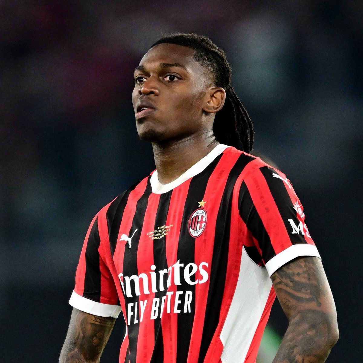 mezzalanaliz's tweet photo. Elinde oyuncuyu ikna edebilecek şampiyonlar ligi kozu varken gidipte rakibine kaptırıyorsan bir yerde bi sorun var demektir. Rafael Leao'yu Fenerbahçe alırsa eğer bu yönetim bundan böyle koltuğunda rahat oturamaz. #DursunÖzbekİstifa https://t.co/ZB5UY11RPS