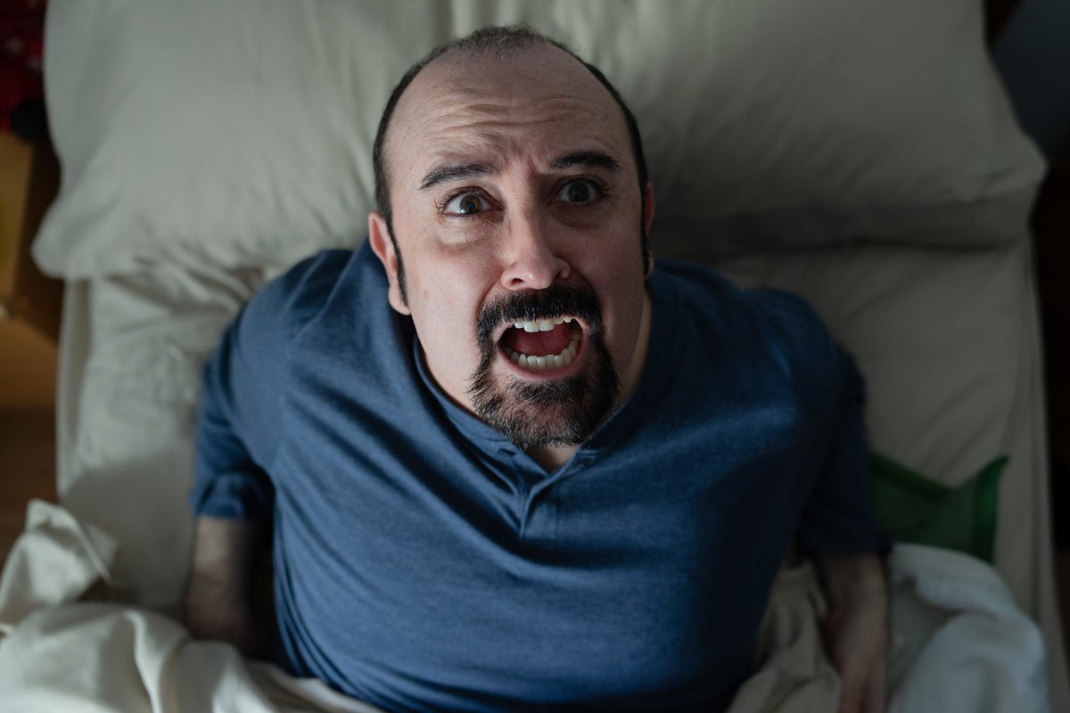 teleaudiencias's tweet photo. Netflix estrena hoy la cuarta y última temporada de la serie 'Muertos S.L' (anteriormente emitida en Movistar Plus). La aclamada comedia de los hermanos Caballero llega a su fin. https://t.co/2CsaY67IUX https://t.co/CJA4MfHXQy