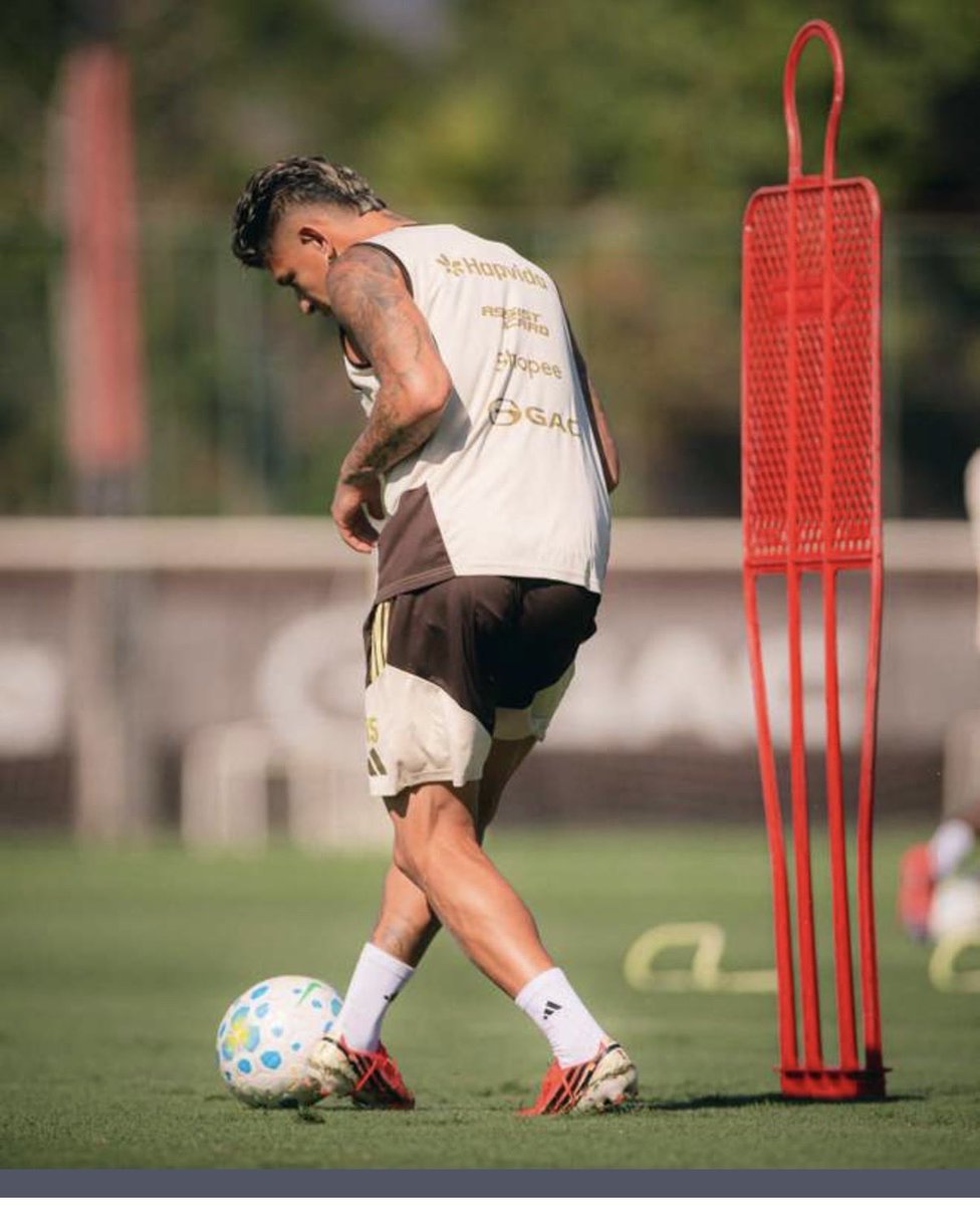 Lemos_Santos's tweet photo. Sobre Carrascal.

Carrascal cumpriu suspensão nas últimas partidas e está novamente à disposição de Leonardo Jardim. O meia reforçará o Flamengo no confronto diante do Internacional, nesta quarta-feira.

Em parceria com o craque @caio_fontinelle 

#Flamengo #CRF @1MauroSantAnna https://t.co/IFKhSvcUp8