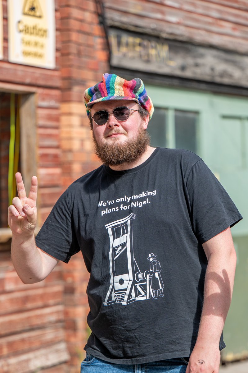 JustBarold's tweet photo. To be clear, @ZackPolanski did not in any way post this photo. I took this photo of someone in a satirical tshirt and I posted it as part of a run of photos which were offered for collaboration. This wasn't intended to offend anyone and it's clearly not intended as a serious 1/? https://t.co/GQ1xeZqWZU