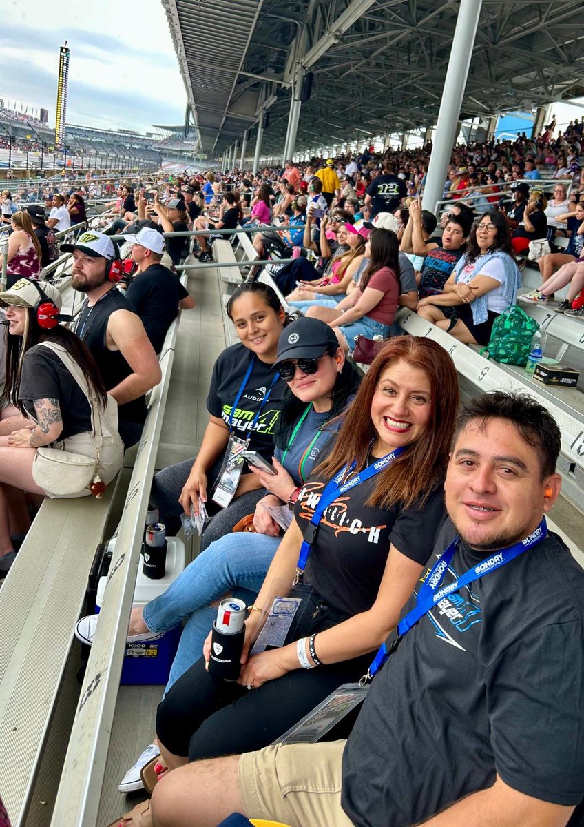 starkeyhearing's tweet photo. 🏁 Starkey's Global Distribution Center welcomed @NASCAROReillyAP drivers @WilliamSawalich and @sam_mayer_ ahead of race weekend in Indianapolis. Employees enjoyed meeting the drivers before cheering them on at Indianapolis Motor Speedway. Congrats on a great weekend in Indy! https://t.co/DcH7abP1YH