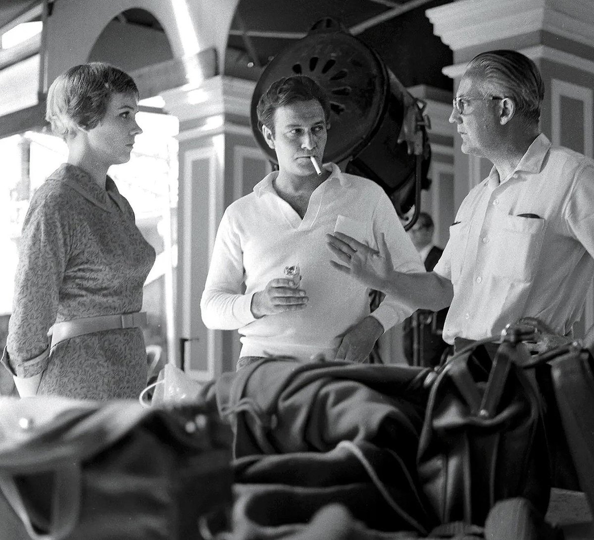 a_picture_plain's tweet photo. Julie Andrews with Christopher Plummer and director Robert Wise on the set during the filming of "The Sound of Music" in 1964
#art
#artwork
#artappreciation
#photography
#cinema
#film
#ontheset
#moviemonday
#julieandrews
#christopherplummer
#robertwise
#artist
#actor https://t.co/WtHzDBhrcF