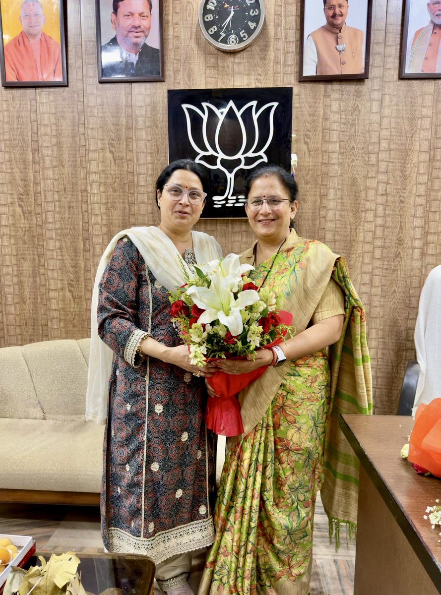 Savitamishra_'s tweet photo. भारतीय जनता पार्टी उत्तर प्रदेश महामंत्री श्रीमती गीता शाक्य दीदी जी,प्रदेश महामंत्री श्री दिलीप पटेल भाई साहब,प्रदेश महामंत्री श्री अभिजात मिश्रा जी, प्रदेश उपाध्यक्ष श्रीमती डॉक्टर कृतिका अग्रवाल जी https://t.co/jr7qCmA1dp
