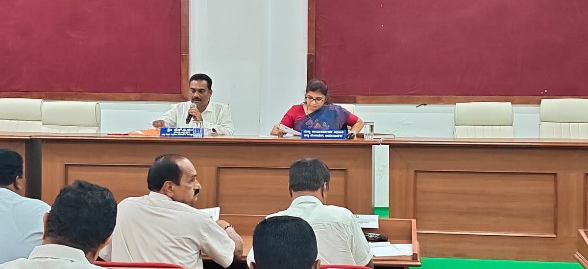 ZP_chanagar's tweet photo. ಇಂದು  ಗ್ಯಾರಂಟಿ ಯೋಜನೆಗಳ ಜಿಲ್ಲಾಧ್ಯಕ್ಷರಾದ ಶ್ರೀ ಎಚ್.ವಿ. ಚಂದ್ರು ಅವರ ಅಧ್ಯಕ್ಷತೆಯಲ್ಲಿ ನಡೆದ ಜಿಲ್ಲಾಮಟ್ಟದ ಪ್ರಗತಿ ಪರಿಶೀಲನಾ ಸಭೆಯಲ್ಲಿ ಪಾಲ್ಗೊಳ್ಳಲಾಯಿತು.

https://t.co/mYYZeDQlcz

​#ChamarajanagarZP #5guarantee #PublicService https://t.co/Rq62yUTBxd