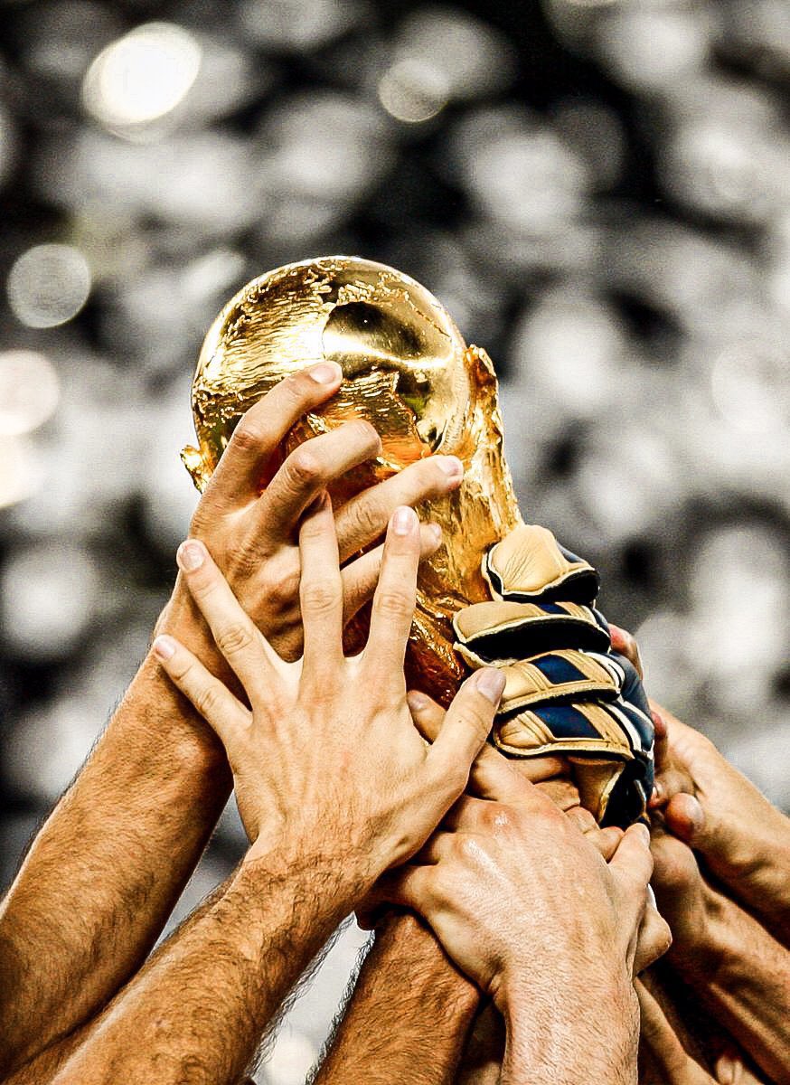 Andydenazareth7's tweet photo. Je ne sais pas à qui sont ces mains, mais une chose est sûre : les mains de Cristiano ne sont pas là… et ne le seront jamais. ❌ https://t.co/HAnPR0R8Mp
