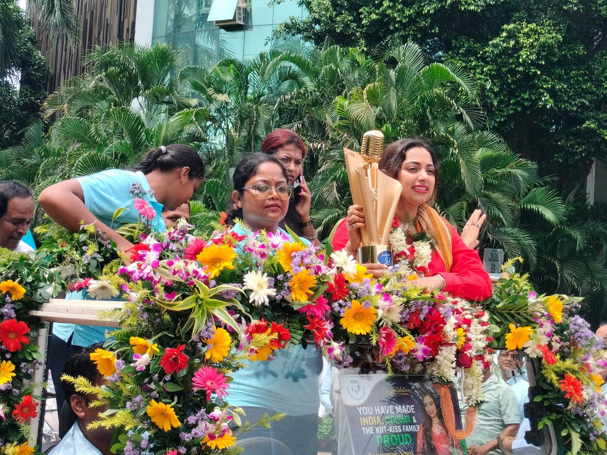 journalistmadhu's tweet photo. #KIIT କ୍ୟାମ୍ପସରେ ଇଣ୍ଡିଆନ୍ ଆଇଡଲର ବିଜେତା #ଜ୍ୟୋତିର୍ମୟୀନାୟକଙ୍କୁ ବିପୁଳ ସ୍ୱାଗତ ସମ୍ବର୍ଦ୍ଧନା
#JyotirmayeeNayak #IndianIdol16 #IndianIdolWinner #OdishaPride #KIITUniversity #PhotoNews #Ommtv #Kalingavikas #Kalingavikaslive #PhotoNews https://t.co/124nhQbIHR