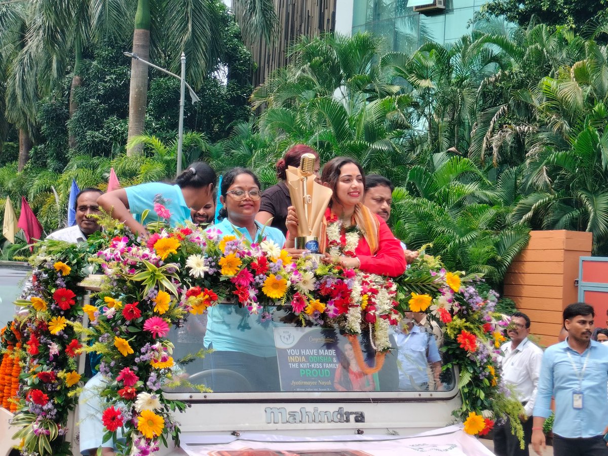 journalistmadhu's tweet photo. #KIIT କ୍ୟାମ୍ପସରେ ଇଣ୍ଡିଆନ୍ ଆଇଡଲର ବିଜେତା #ଜ୍ୟୋତିର୍ମୟୀନାୟକଙ୍କୁ ବିପୁଳ ସ୍ୱାଗତ ସମ୍ବର୍ଦ୍ଧନା
#JyotirmayeeNayak #IndianIdol16 #IndianIdolWinner #OdishaPride #KIITUniversity #PhotoNews #Ommtv #Kalingavikas #Kalingavikaslive #PhotoNews https://t.co/124nhQbIHR