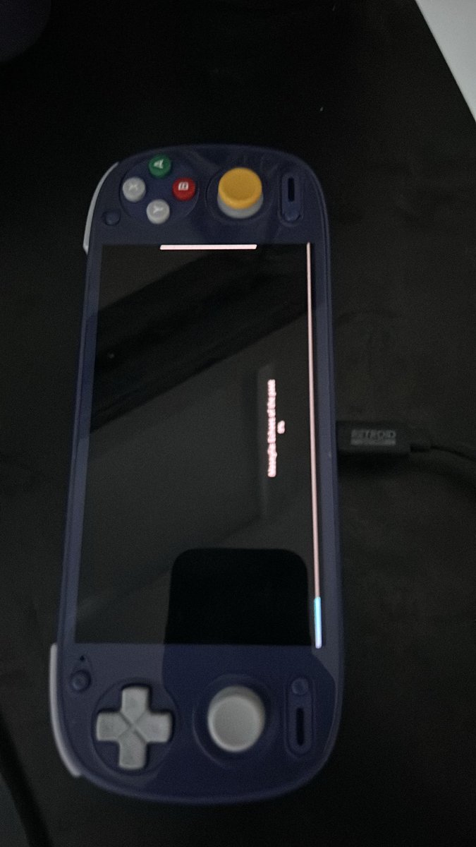 DmrFrance7's tweet photo. Mon petit bébé est là 🥳. #RetroidPocket
#RP5 https://t.co/koUiJFGdYu