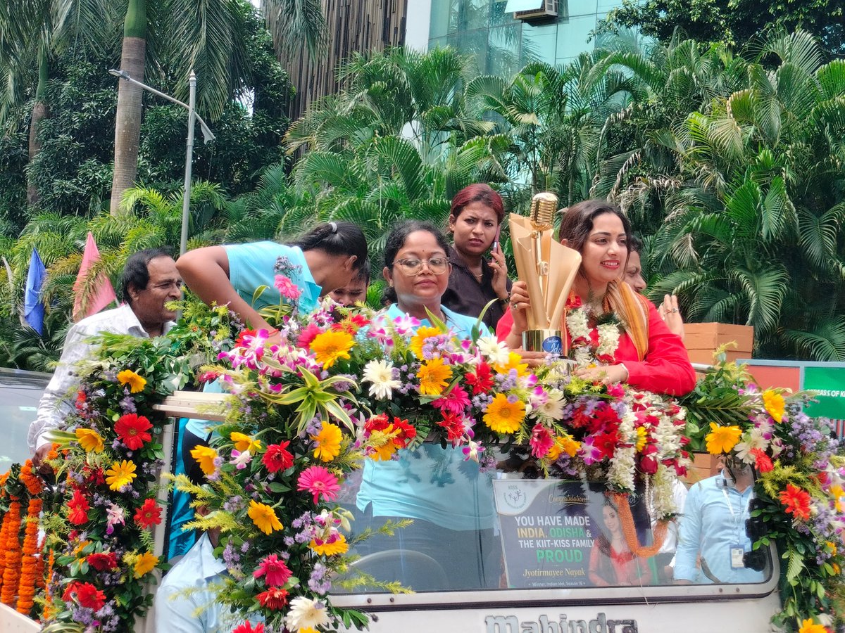 journalistmadhu's tweet photo. #KIIT କ୍ୟାମ୍ପସରେ ଇଣ୍ଡିଆନ୍ ଆଇଡଲର ବିଜେତା #ଜ୍ୟୋତିର୍ମୟୀନାୟକଙ୍କୁ ବିପୁଳ ସ୍ୱାଗତ ସମ୍ବର୍ଦ୍ଧନା
#JyotirmayeeNayak #IndianIdol16 #IndianIdolWinner #OdishaPride #KIITUniversity #PhotoNews #Ommtv #Kalingavikas #Kalingavikaslive #PhotoNews https://t.co/B9IFLAVdFY