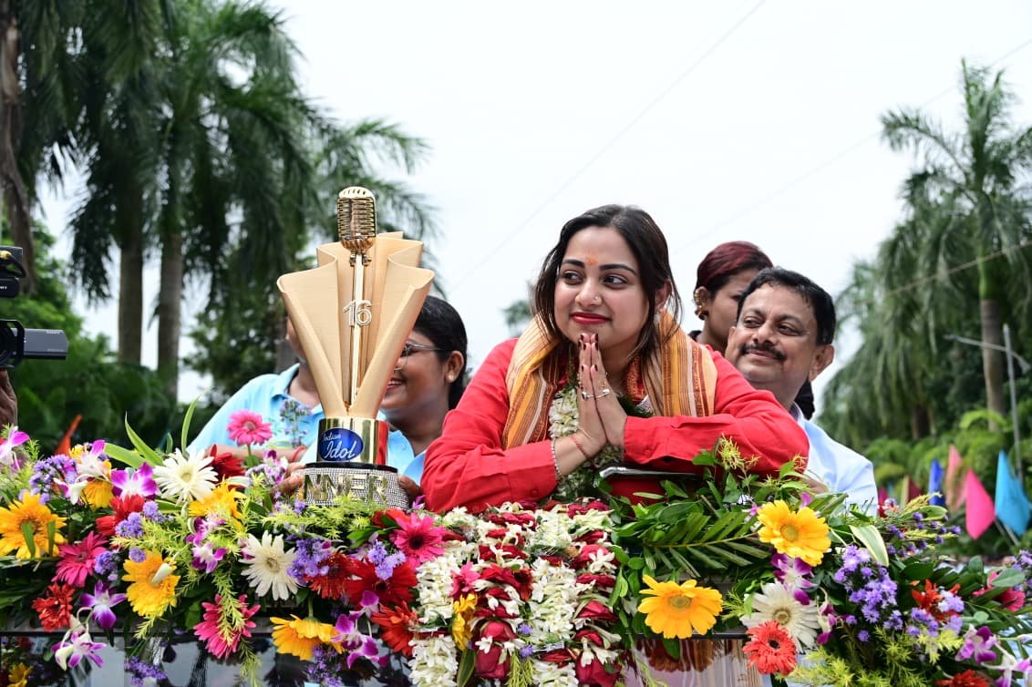 journalistmadhu's tweet photo. #KIIT କ୍ୟାମ୍ପସରେ ଇଣ୍ଡିଆନ୍ ଆଇଡଲର ବିଜେତା #ଜ୍ୟୋତିର୍ମୟୀନାୟକଙ୍କୁ ବିପୁଳ ସ୍ୱାଗତ ସମ୍ବର୍ଦ୍ଧନା
#JyotirmayeeNayak #IndianIdol16 #IndianIdolWinner #OdishaPride #KIITUniversity #PhotoNews #Ommtv #Kalingavikas #Kalingavikaslive #PhotoNews https://t.co/B9IFLAVdFY