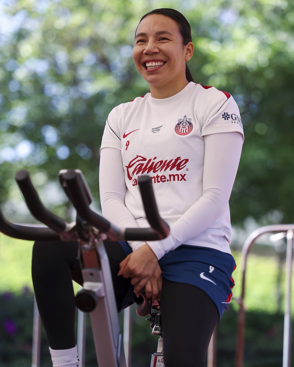 ChivasFemenil's tweet photo. 🙂‍↕️ ¡Emocionadas por el comeback de mis Chivas al @EstadioAKRON este domingo! ✨

🎟️ Boletos para todos los partidos ya disponibles 👉🏼 https://t.co/z5zCgNKKAc https://t.co/CBxvBYyUmo
