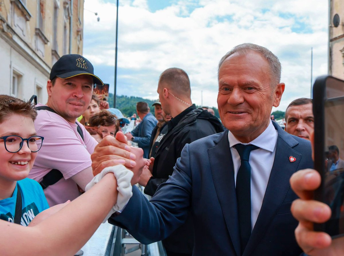 RJedrysiak2001's tweet photo. Kiedy pisowcy zajmują się tylko konfliktami i kłótniami między sobą to rząd Premiera @donaldtusk działa na rzecz rozwoju i bezpieczeństwa naszego kraju.
Dumny jestem, że naszym Premierem jest @donaldtusk.
#RobimyNieGadamy https://t.co/elEwLHWBlq