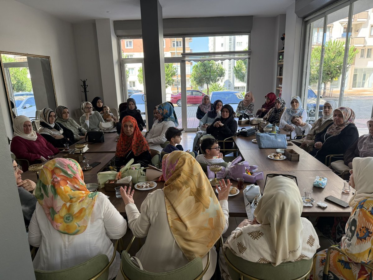 btptrabzonkadin's tweet photo. Söğütlü Mahalle Başkanlığımızda Kadın Politikalarından Sorumlu Genel Başkan Yardımcımız Seçil Mumcuoğlu’nun katılımıyla verimli bir buluşma gerçekleştirdik.

Teşkilat çalışmalarımızı değerlendirdiğimiz bu programın, birlik ve beraberliğimizi daha da güçlendireceğine inanıyoruz. https://t.co/q7SgBMT1L2