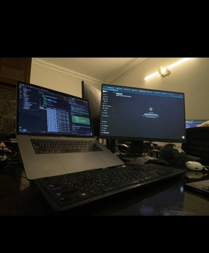 Mrzee31313213's tweet photo. Behind every productive day is a desk full of ideas, discipline, and determination. Here's to building something meaningful, one task at a time.

#MondayMotivation #OfficeLife #Productivity #WorkMode #Focused #GrowthMindset #ProfessionalLife #WorkLife #TechLife #DeveloperLife https://t.co/lIR03PLKZQ