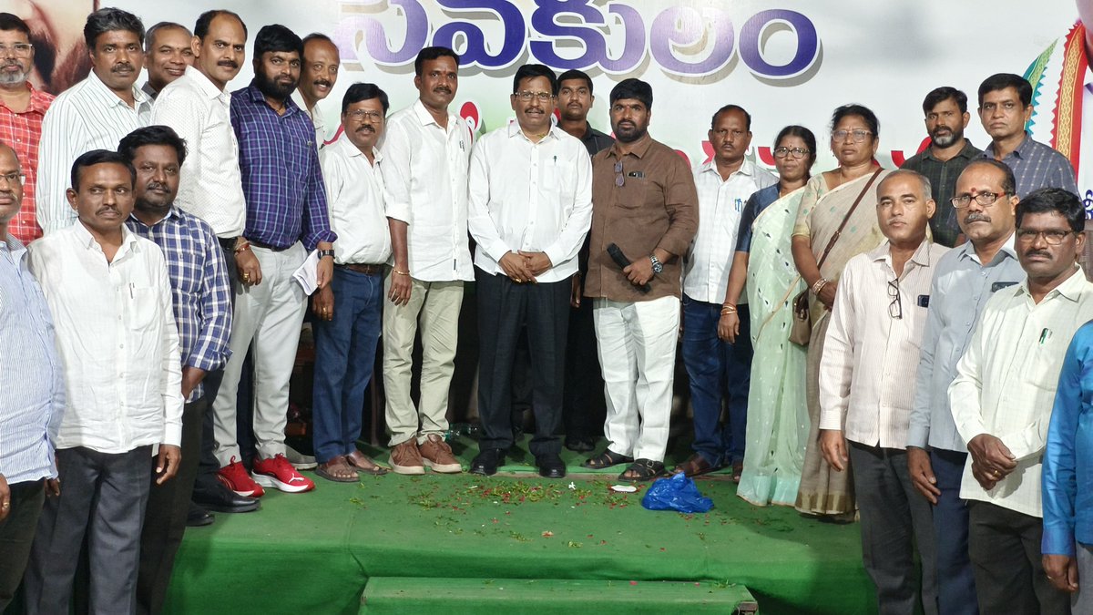palamuru's tweet photo. గత బిఆర్ఎస్ పాలనలో విద్యా వ్యవస్థ పూర్తిగా నిర్విర్యం అయ్యిందని, దాని ఫలితంగా తెలంగాణ విద్యార్థులు పది సంవత్సరాల పాటు నాణ్యమైన విద్యకు దూరమయ్యారని ప్రభుత్వ విప్, ఎమ్మెల్యే *శ్రీ యెన్నం శ్రీనివాస్ రెడ్డి గారు* తీవ్రంగా ఆవేదన వ్యక్తం చేశారు. https://t.co/wX7VsddU2p