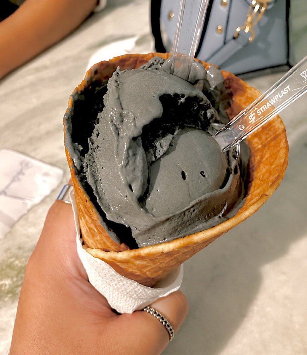 fairiehaze's tweet photo. what flavor is this ice cream? https://t.co/P4g9jJ1onW