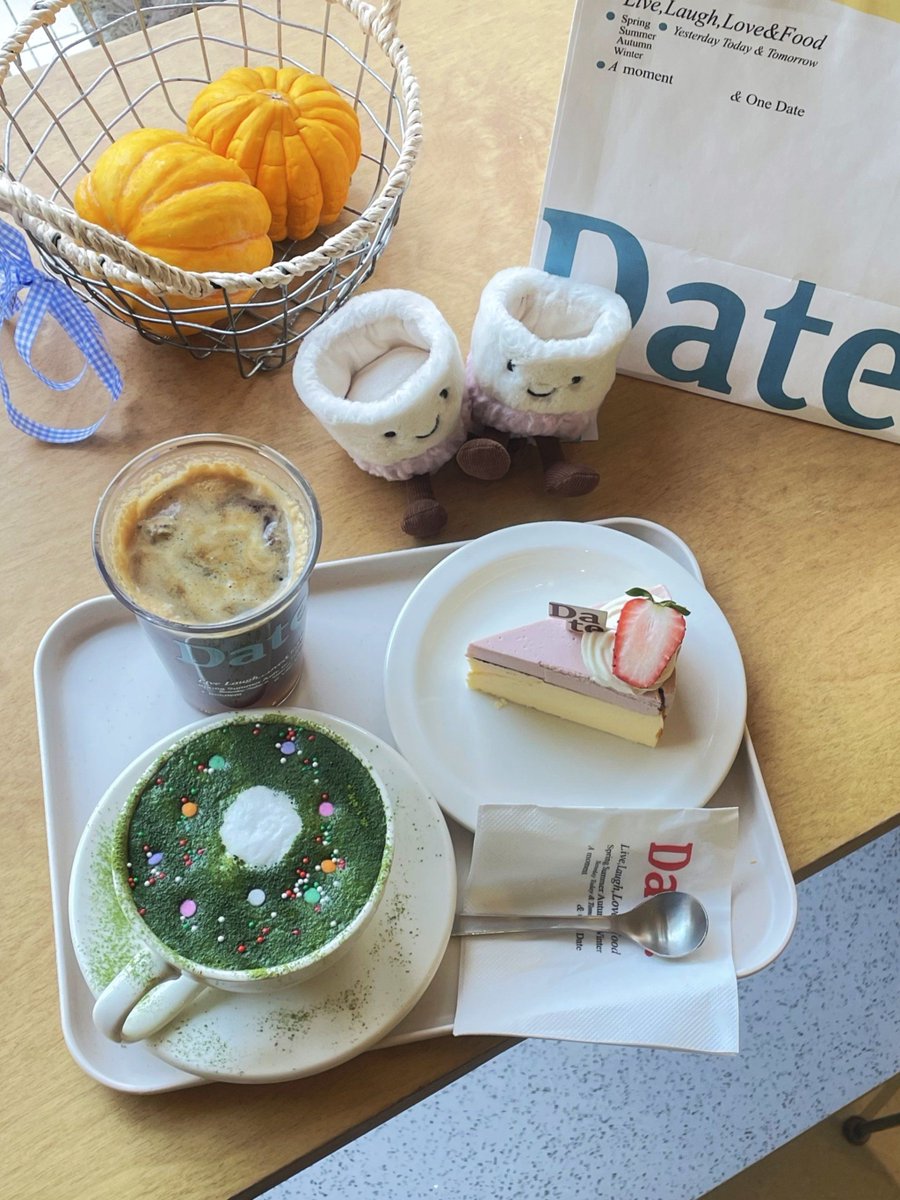 Pa_w_7's tweet photo. Just tested the new café’s matcha latte infused with yuzu zest—frothy, citrusy, and utterly refreshing. My go-to morning pick-me-up from now on! https://t.co/CrJeP00voj