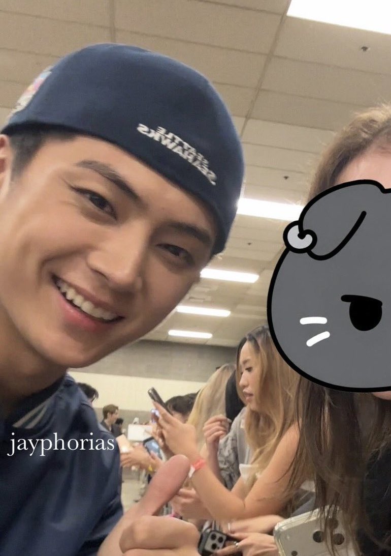 jjjongvely's tweet photo. must protect that smile at all cost https://t.co/f1vlq05INt