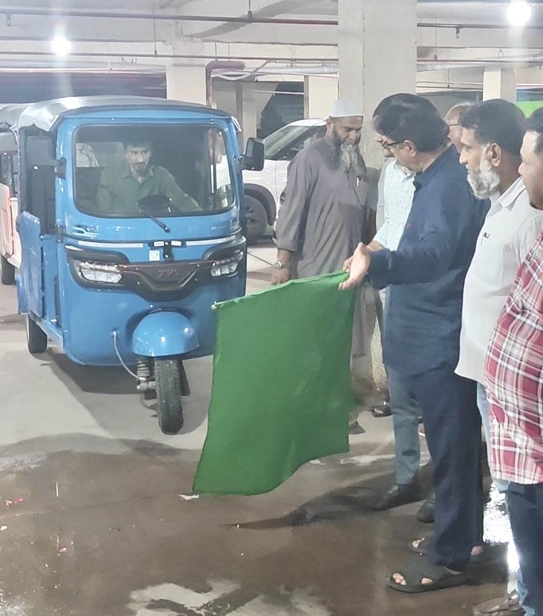 balala_ahmed's tweet photo. Distributed 6 electric autos to beneficiaries at the AIMIM MLA Malakpet Camp Office, Panjeshah, under the guidance of AIMIM President Barrister Asaduddin Owaisi Sahab @asadowaisi . Committed to empowering livelihoods and serving the people of Malakpet. 🚖🌿 #AIMIM #Malakpet #Hyderabad