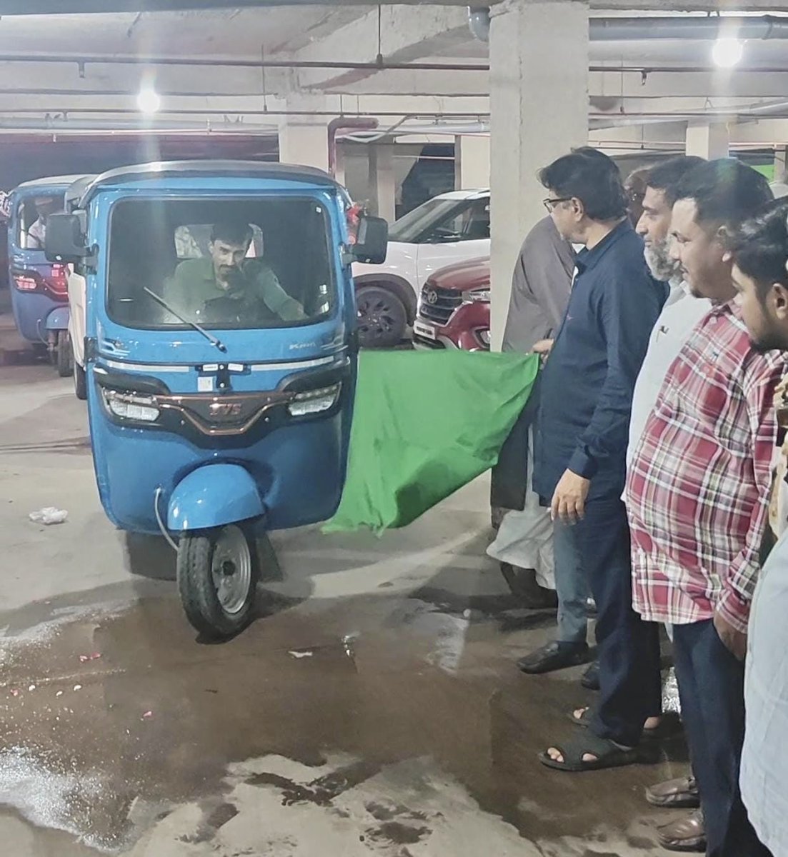 balala_ahmed's tweet photo. Distributed 6 electric autos to beneficiaries at the AIMIM MLA Malakpet Camp Office, Panjeshah, under the guidance of AIMIM President Barrister Asaduddin Owaisi Sahab @asadowaisi . Committed to empowering livelihoods and serving the people of Malakpet. 🚖🌿 #AIMIM #Malakpet #Hyderabad