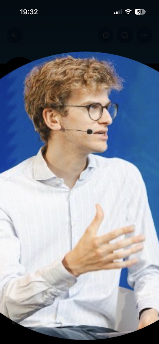 LSlissens's tweet photo. @pieter_haeck Leftist soy boy says let’s fight 😂😂😂. Het is er in elk geval aan te zien dat je vegetariër bent. Eet een boterham en groei op zijn minst een wat haar op je kin en kom dan nog eens terug https://t.co/BmVtfQrxIR