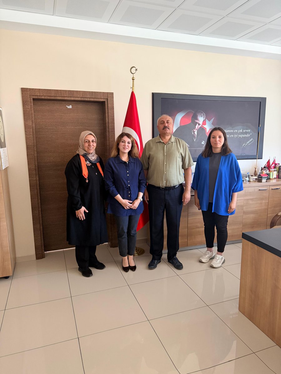 yozgatkadem's tweet photo. KADEM Yozgat İl Temsilciliği olarak, Yozgat Ticaret İl Müdürümüz Sayın İbrahim Aktaş’ı ziyaret ettik.
Görüşmede, kadınların üretime katılması adına büyük önem taşıyan kadın kooperatifleri ve ortak projelerimizi ele aldık.
Müdürümüze misafirperverliği için teşekkür ederiz.
#KADEM https://t.co/FfG6izZYN5
