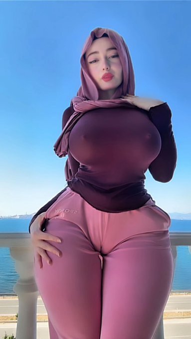 gjfyad's tweet photo. Les gars, question sérieuse : une fille voilée ou non voilée, laquelle vous excite le plus ? https://t.co/3gSQzBi0H8