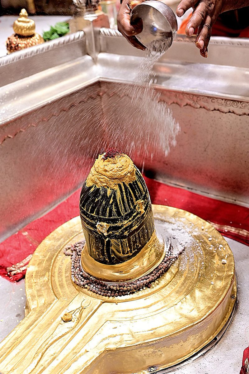 ShriVishwanath's tweet photo. श्री काशी विश्वनाथ जी की श्रृंगार आरती I
#kashivishwanath #kashi #hindu #sanatandharmaहमारे https://t.co/QI4WTE3xvW