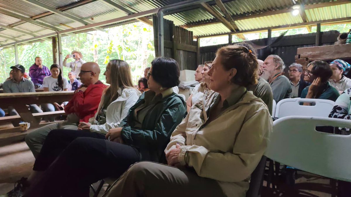 CRMinae's tweet photo. MINAE impulsa alianzas para la conservación de Áreas Silvestres Protegidas en Guanacaste
La ministra del MINAE, Mónica Navarro, visitó la Estación Biológica San Gerardo, con el propósito de conocer el modelo de manejo compartido que impulsa el ACG para fortalecer la conservación. https://t.co/AV4LjZUQ6C
