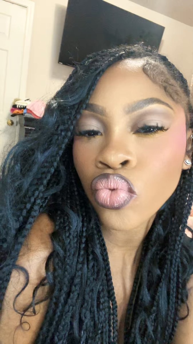 itsaniyaa_'s tweet photo. my makeup so cutee https://t.co/Kg3jZFgLsE