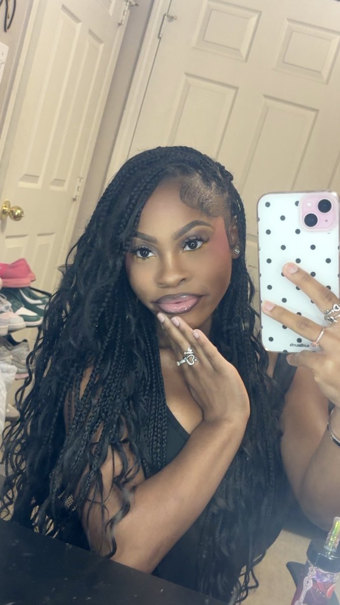itsaniyaa_'s tweet photo. my makeup so cutee https://t.co/Kg3jZFgLsE