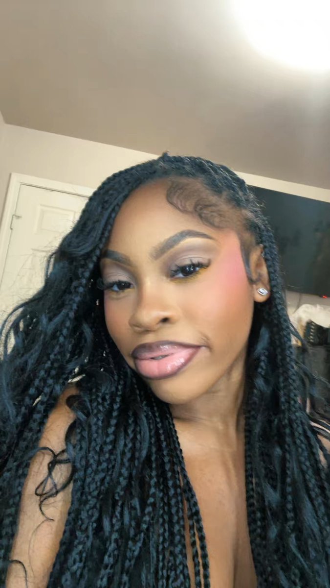 itsaniyaa_'s tweet photo. my makeup so cutee https://t.co/Kg3jZFgLsE