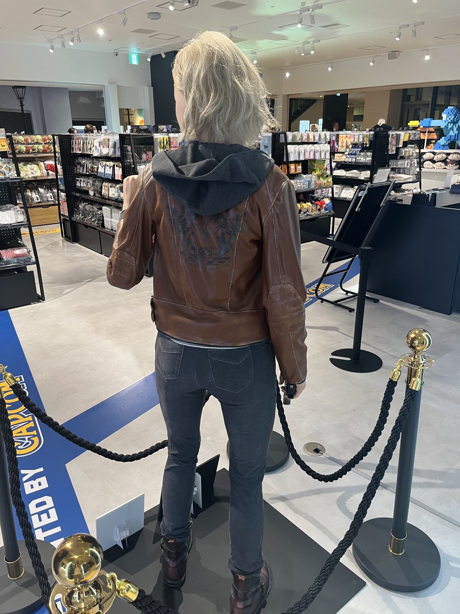 Genki_JPN's tweet photo. Resident Evil Requiem Grace lifesize statue at the Capcom Store in Yokohama! https://t.co/R6AcFFSoFo