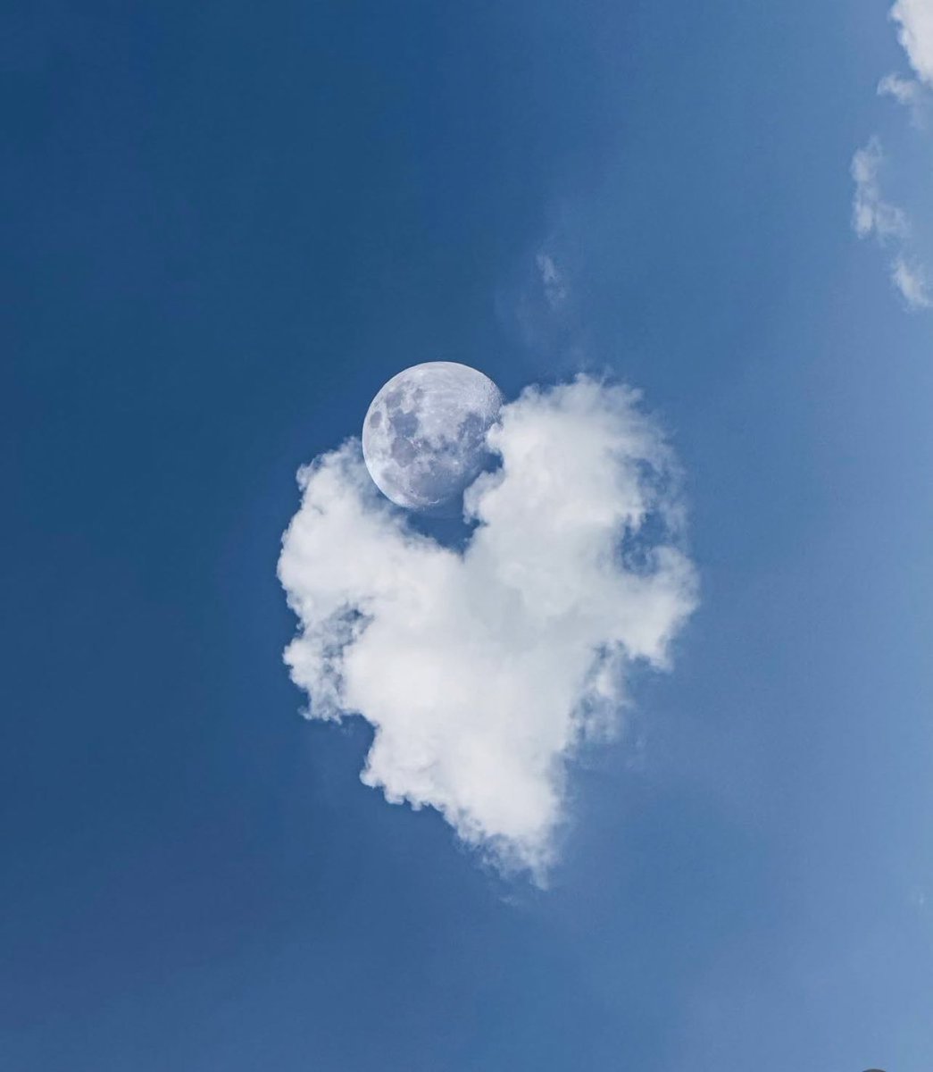 M1ONLOVER's tweet photo. Moon with love 🖤 https://t.co/GX2jqCIIk2